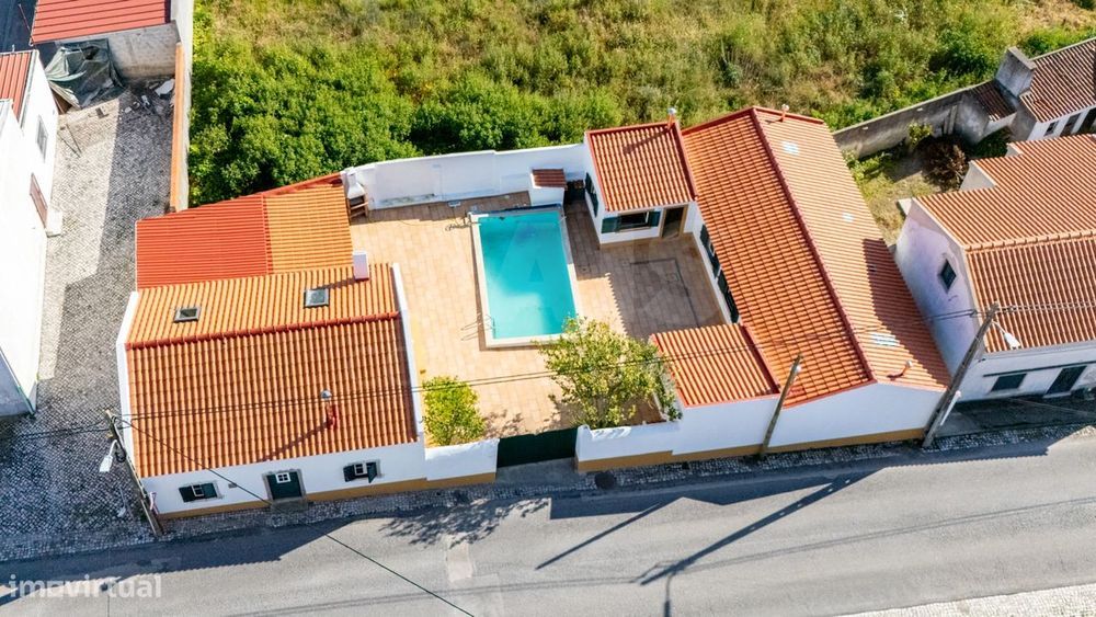Moradia e dois Anexos T1 com piscina em Casais Mestre Mendo