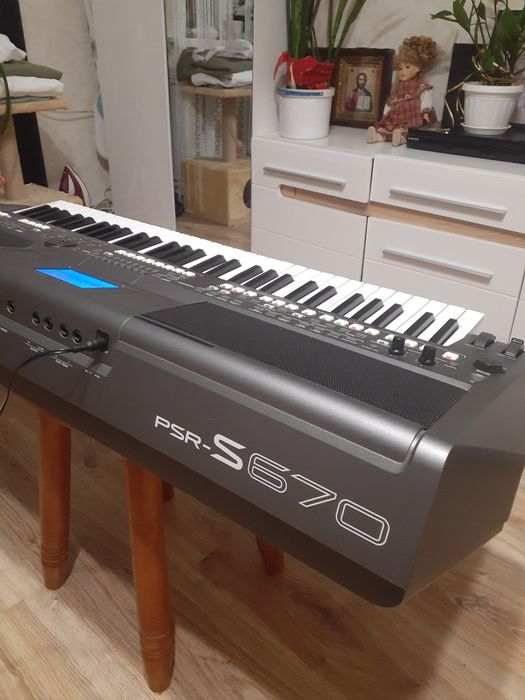 Синтезатор Yamaha PSR S670 б/у