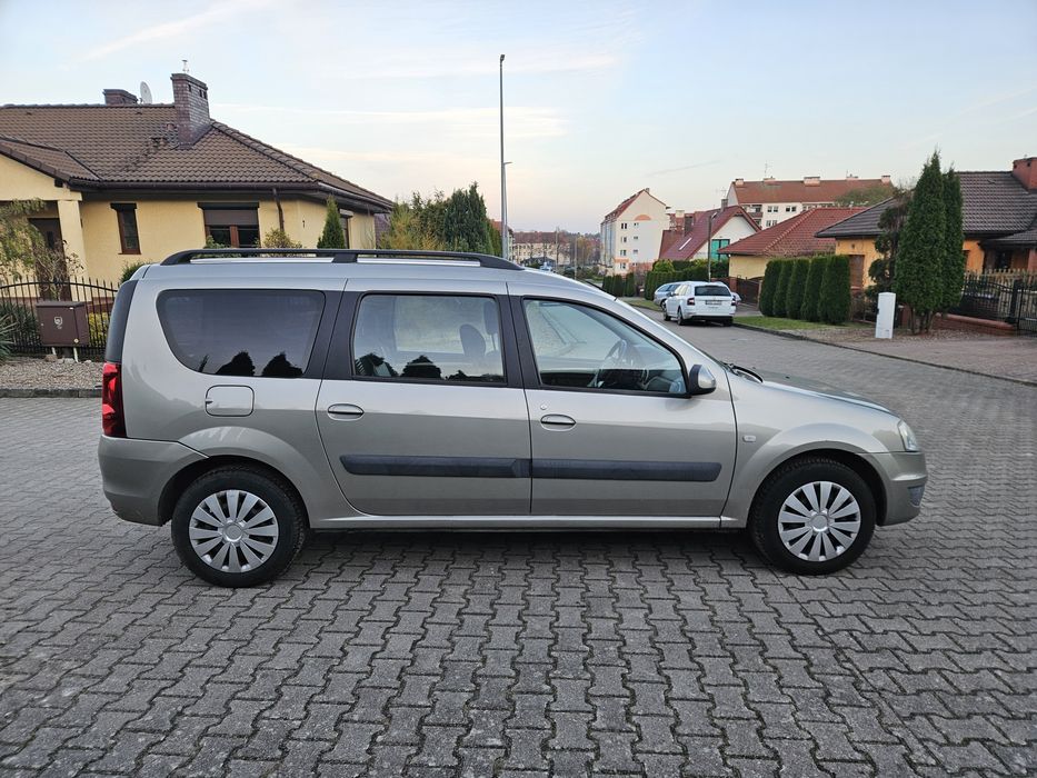 Logan 2012r  1.6 benzyna