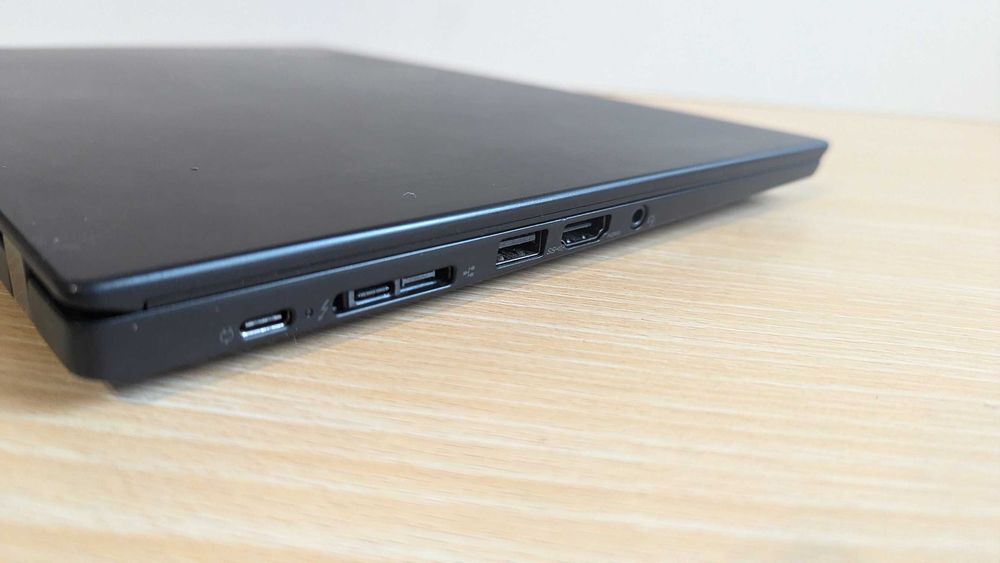 Маленький Lenovo ThinkPad X390 І5 8365u\16gb\256gb NVMe\41400 mWH 13%