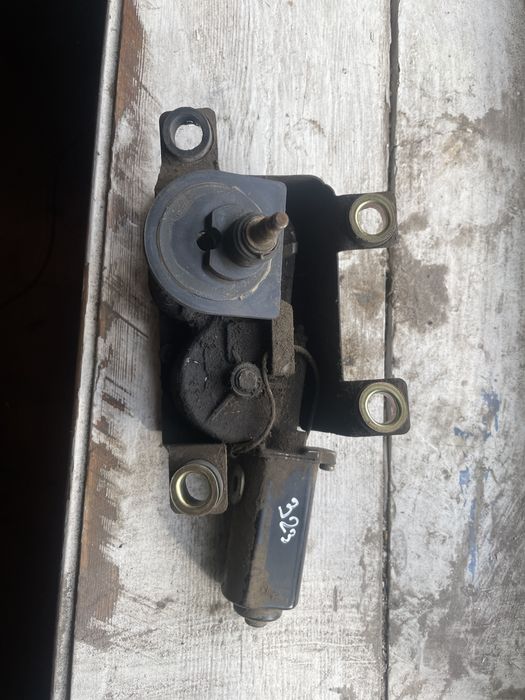 Продам моторчик стеклоочистителя дворников Мазда Хонда Киа