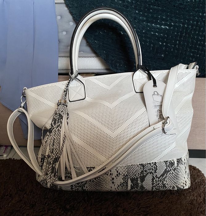 Mala e carteira novas