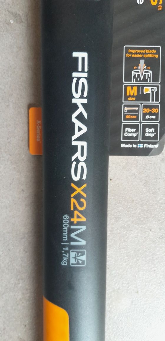Siekiera fiskars x24
