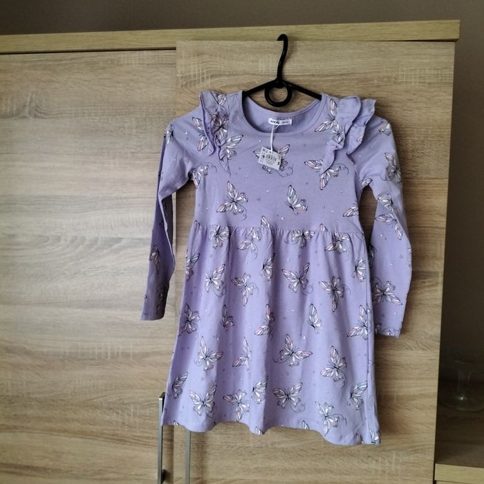 Nowa dziewczęca sukienka roz 134 Sinsay