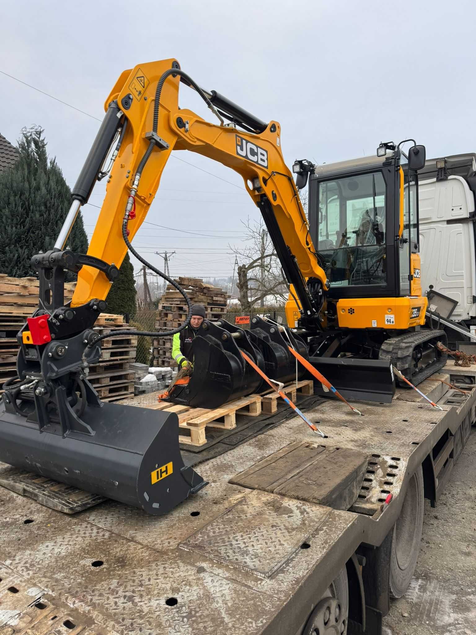Roboty ziemne wykopy Giebułtów Kraków koparka 3T 3,5T mini JCB 35Z-1