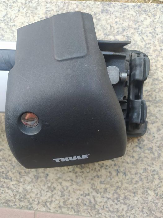 Barras de tejadilho Thule WingBar Edge com suportes. Em ótimo estado.