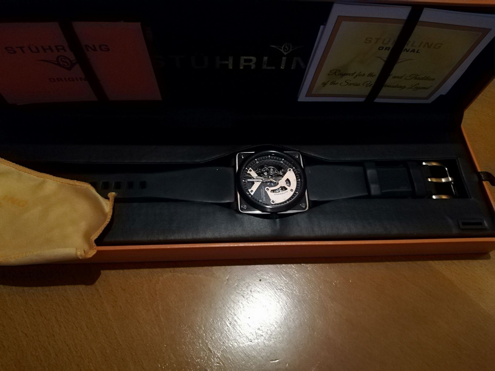 Relógio stuhrling automático movimento e de corda