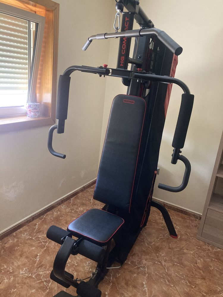 Aparelho de Carga Guiada de Musculação