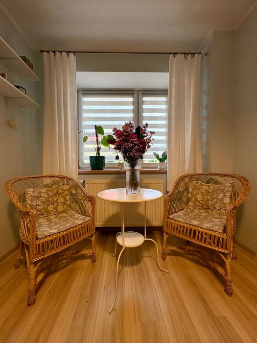 Fotel wiklinowy biały beżowy