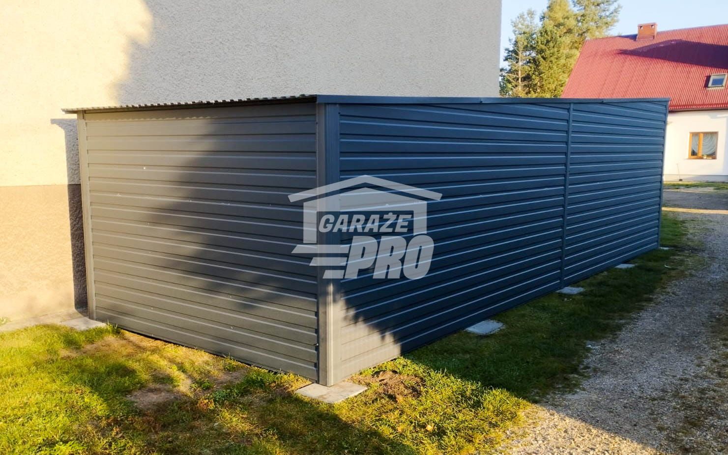 Garaż blaszany 3x8m  Brama uchylna  Antracyt Dach spad w tył GP224