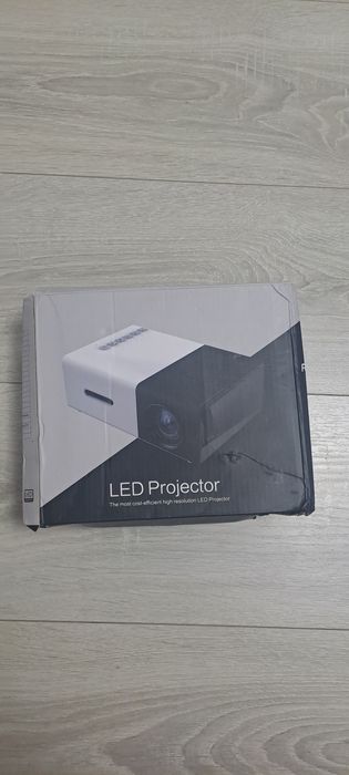 Проектор mini YG 300