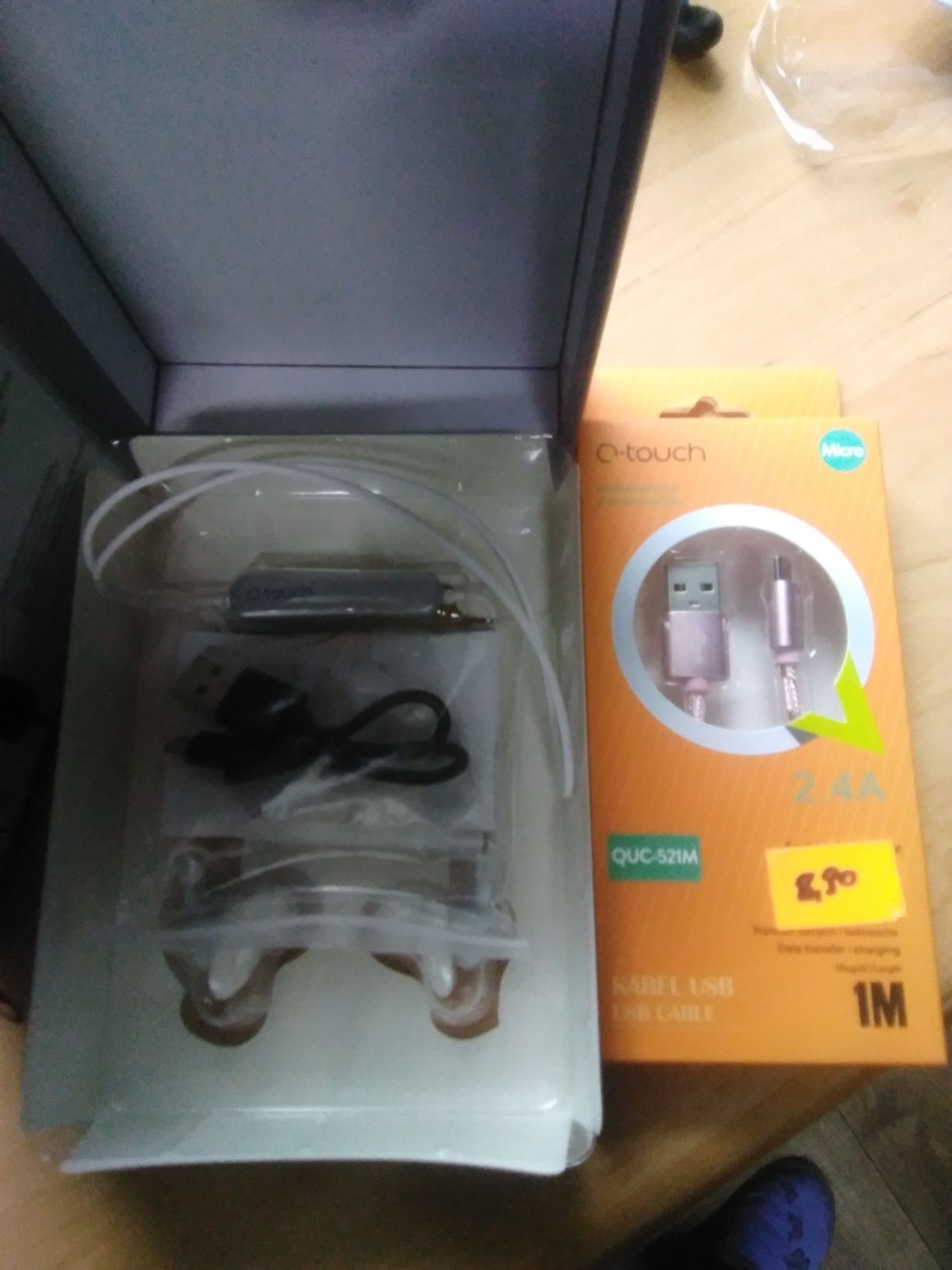 Bezprzewodowe słuchawki douszne+kabel usb