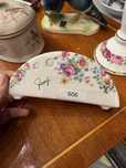 Porcelanowy serwetnik kwiaty sygnowany dekoracja na serwetki 606