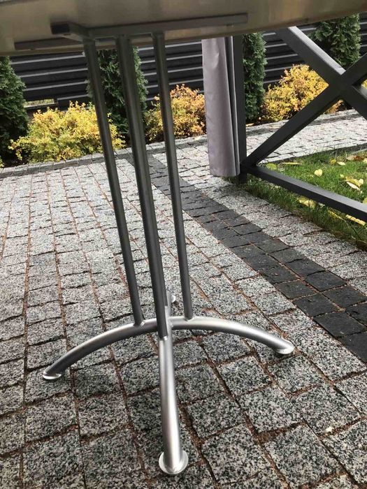 стіл в гарному стані