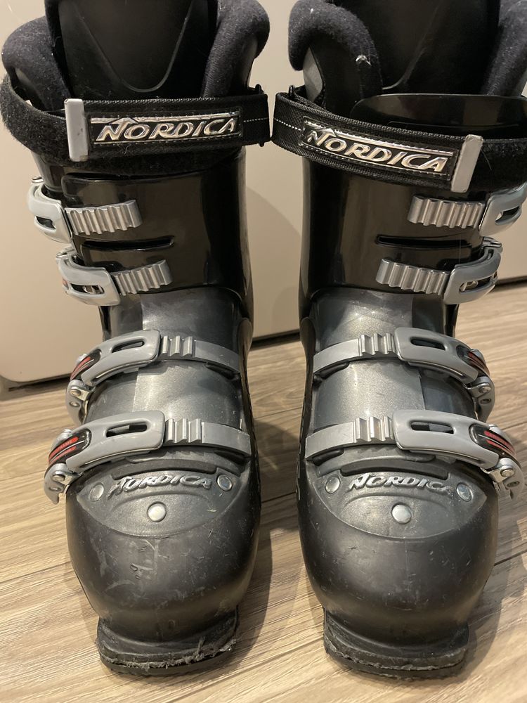 Używane buty nordica rozmiar 270 do 275 42 do 42,5