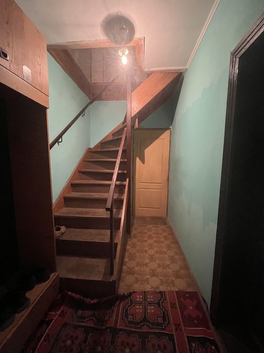 Продаж житлового будинку з великою ділянкою у центрі Куликова!