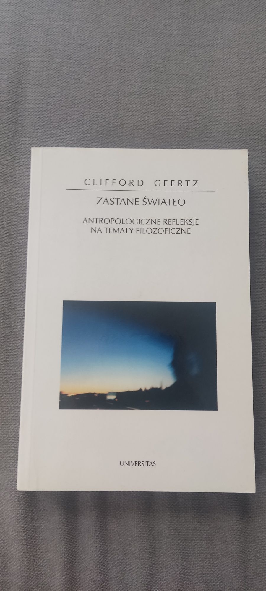 Zastane światło Clifford Geertz Universitas
