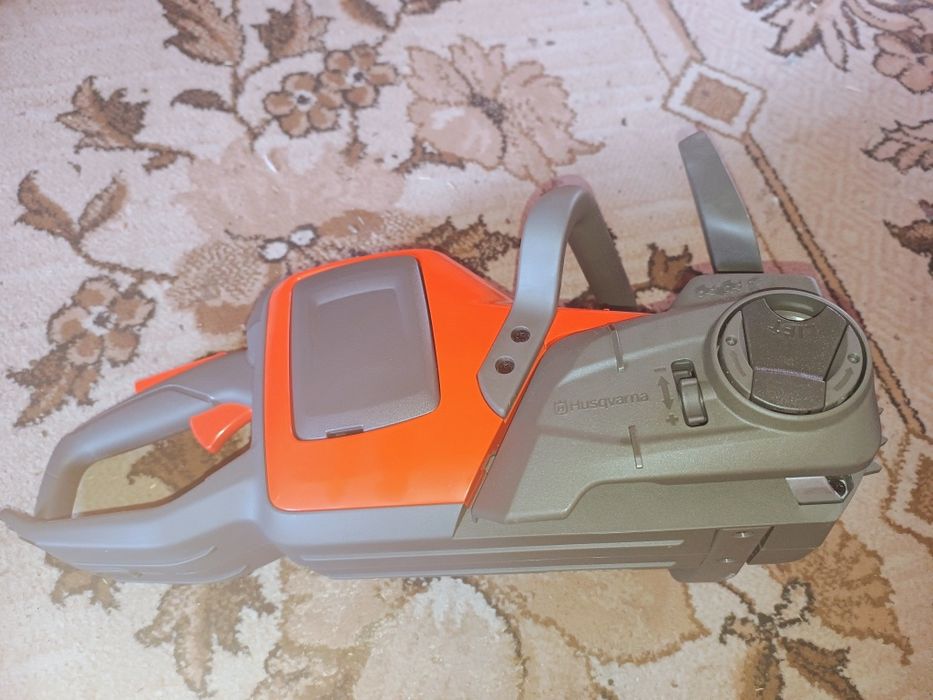 Husqvarna акамуляторна пила