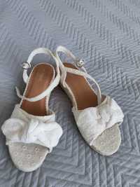 Текстильні босоніжки сандалі білі святкові