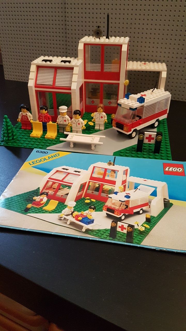 Lego 6380 Emergency Treatment Center (St. Mary's Hospital)
