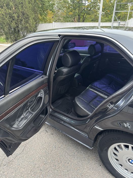 Продам Bmw E38 3.5