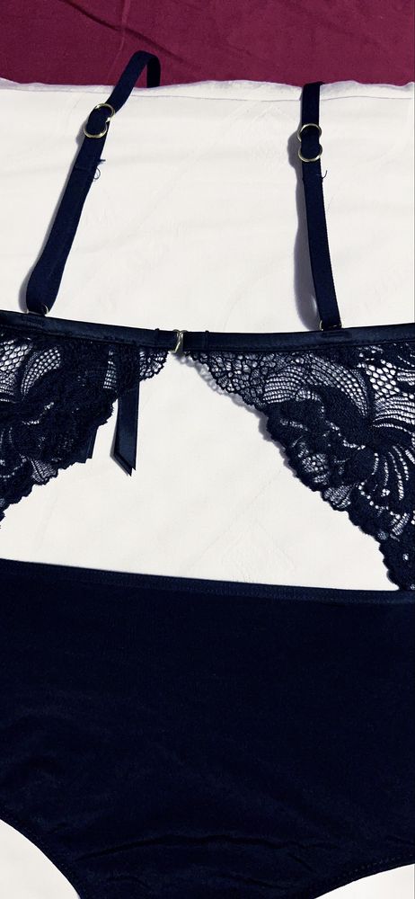 Body preto em renda