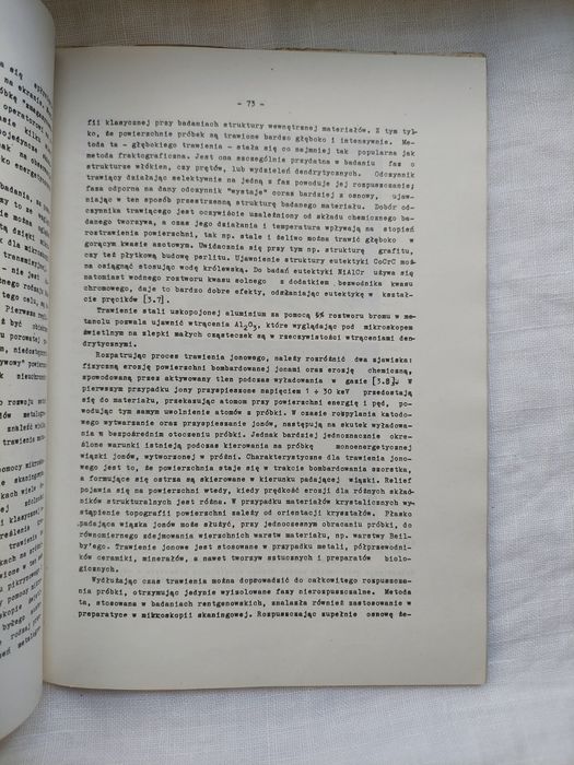 "Elektronowy Mikroskop Skaningowy" - J. Sokołowski, B. Pluta