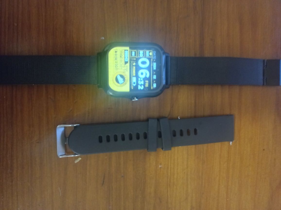 Smartwatch novo preto com 2 braceletes