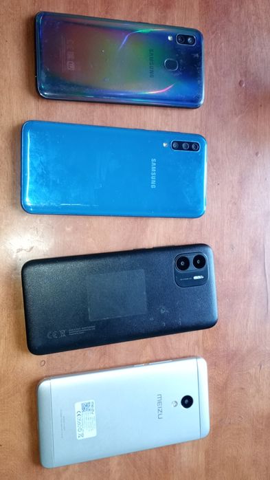 4 смартфона одним лотом.
