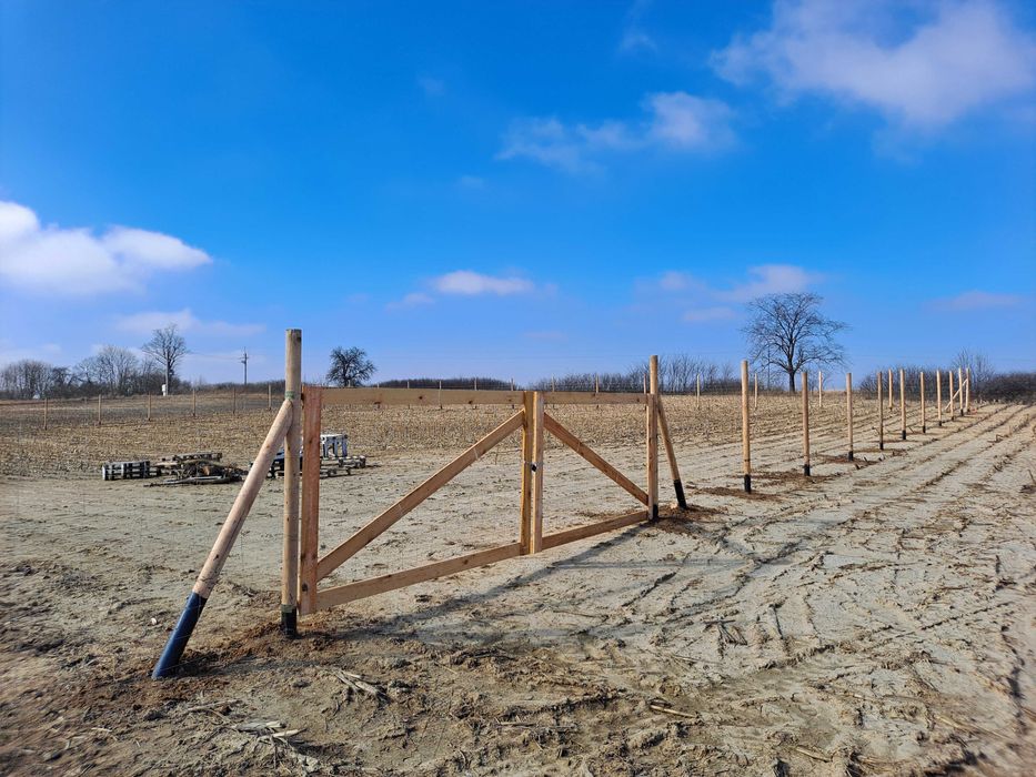 ogrodzenie tymczasowe budowlane leśne, pola,upraw, siatka leśna