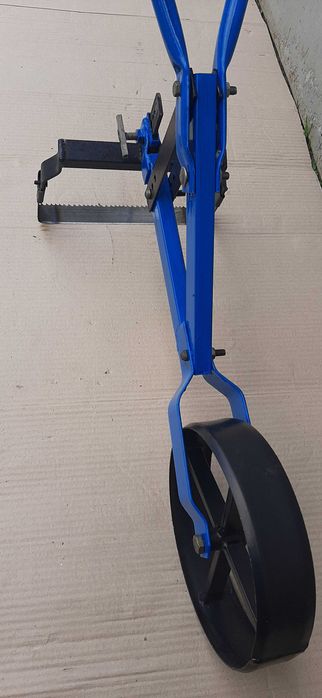 Культиватор Косуля ручний обробка землі плужок