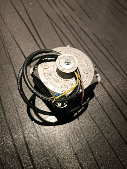 silniczek wentylatora  silnik skraplacza 10W