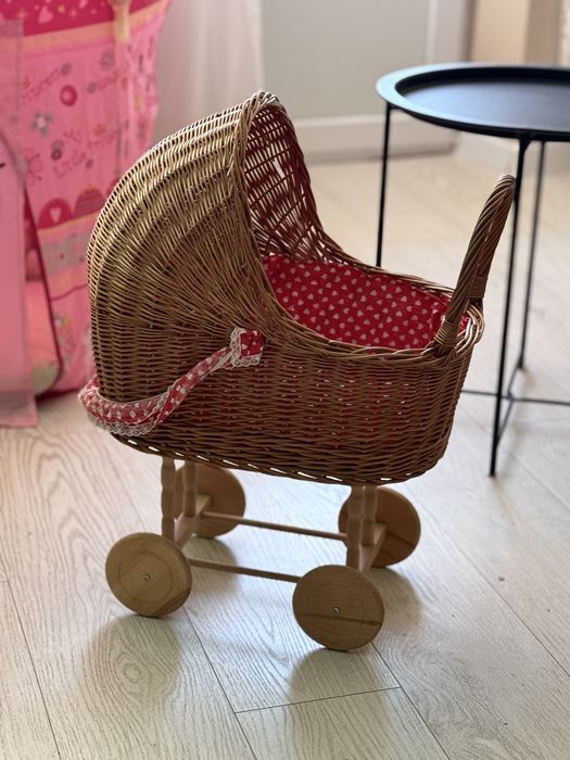 Плетеная коляска