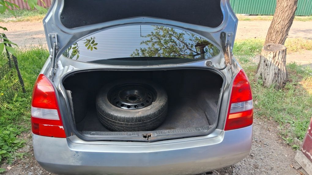 Nissan Primera P12