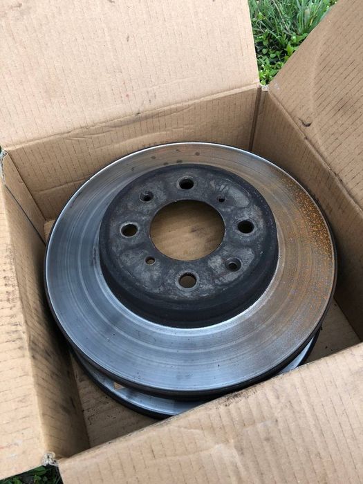 Тормозные диски (2 штуки)