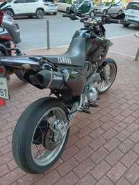 Yamaha xt 600 ano 2001  supermotard em bom estado.