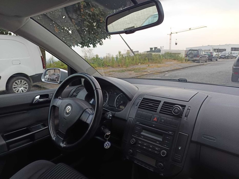 POLO Cinza Semi Novo