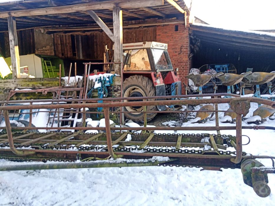 Przyczepa samozaładowcza do słomy