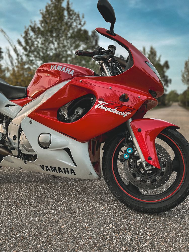 YAMAHA YZF600R ThunderCat