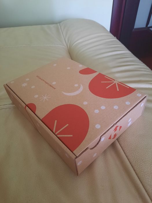 Картонні коробочки нової почти.