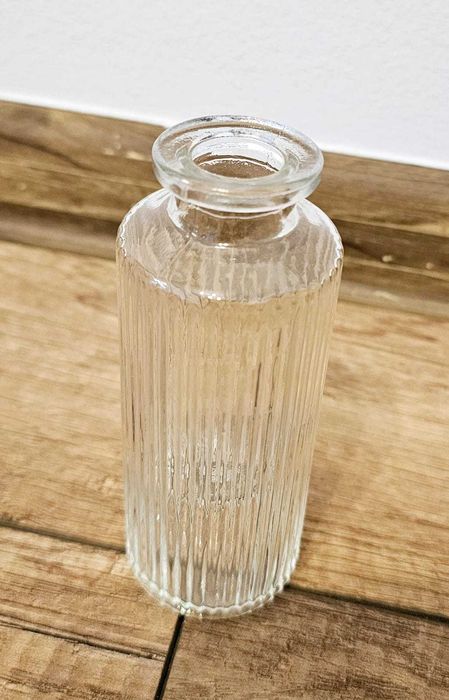 Zestaw 6 flakoników szklanych wazonów cylindrycznych