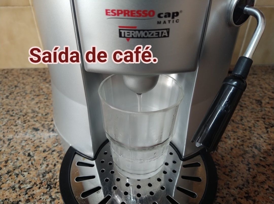 MÁQUINA de café EXPRESSO boné MATIC TERMOZETA. Casa gabinete cozinha.