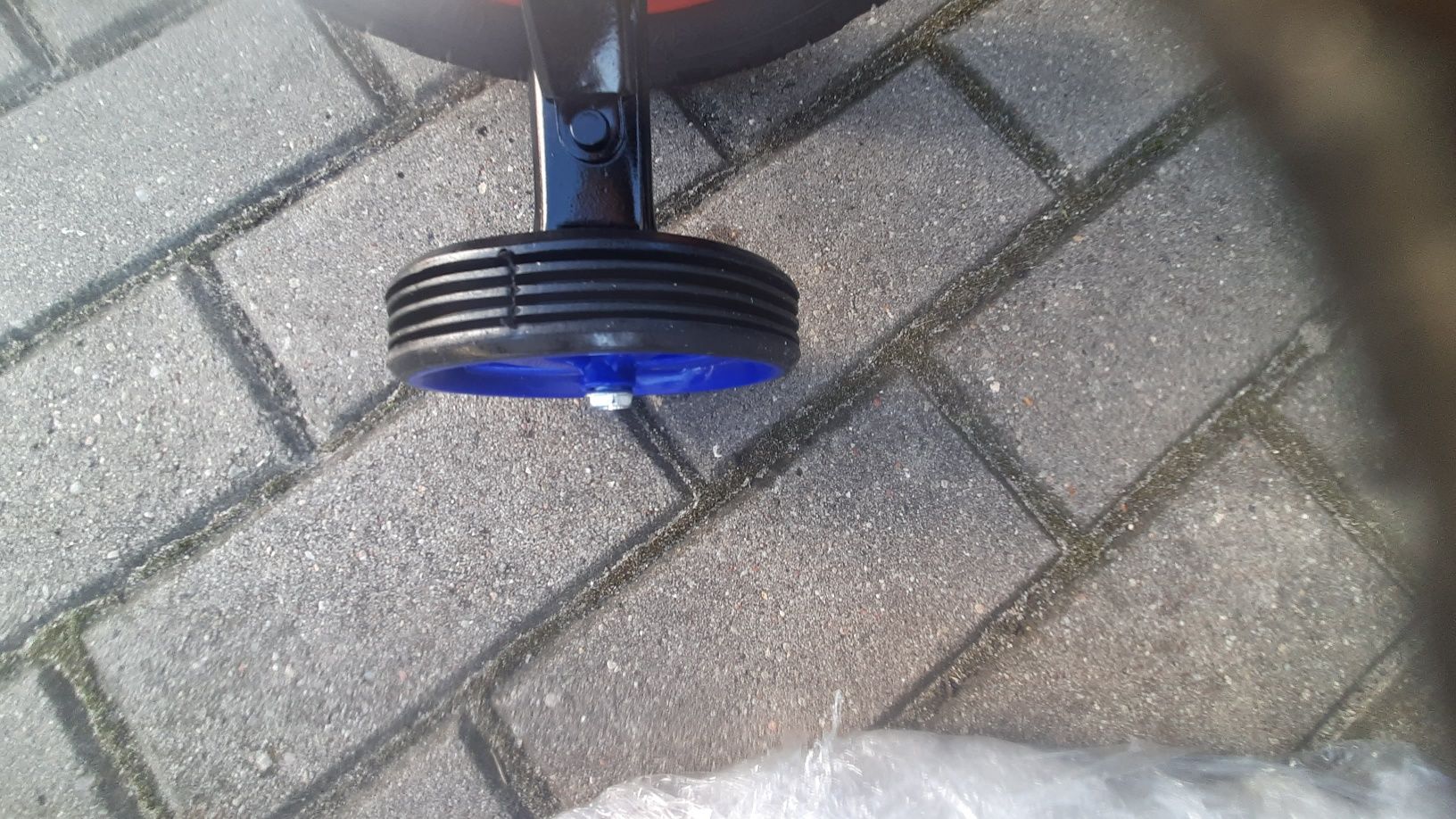 Rowerek dziecieńcy  12Cal  Dragon super stan kółka.+prowadnik +kask
