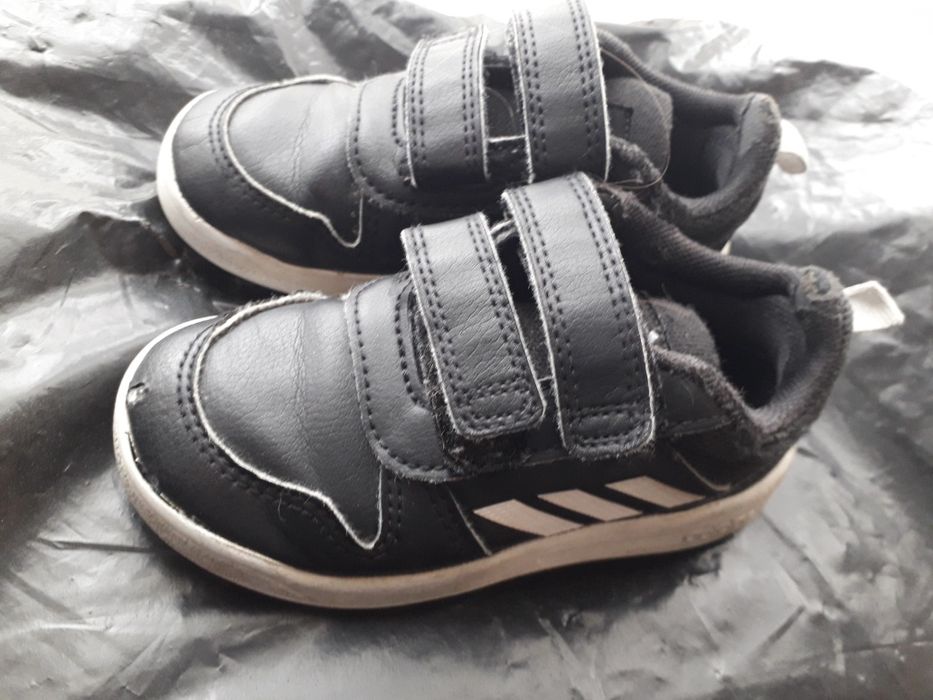 Ténis Adidas criança tamanho 24