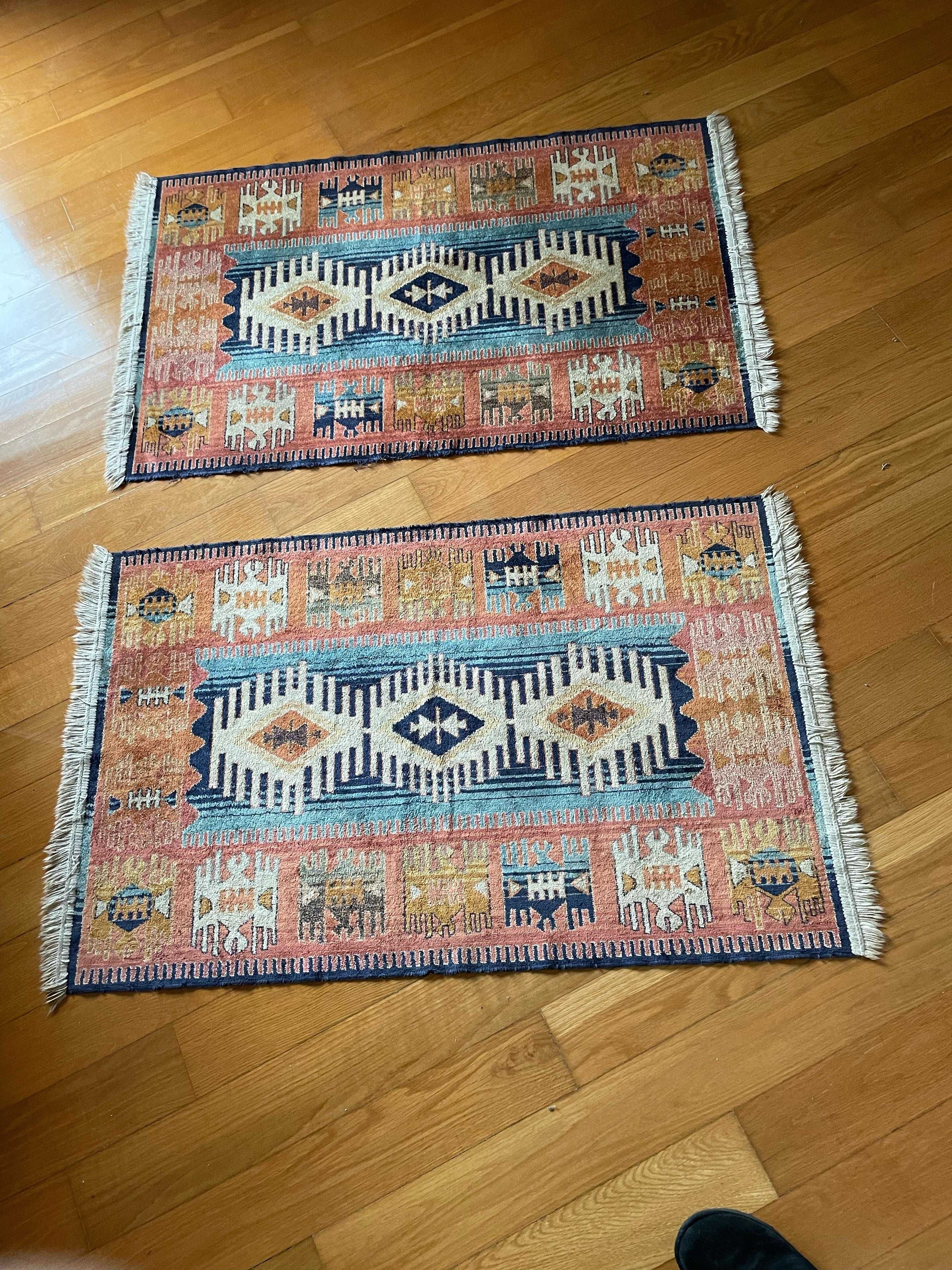 Mesas de apoio e estante para venda