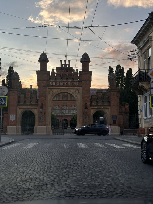 Для 2х—3-х дівчат студенток,вул Університетська, поруч ЧНУ, ОНЮА, БДМУ
