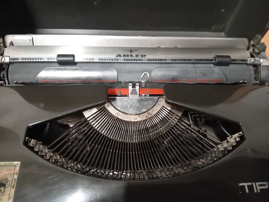 Máquina de escrever anos 60 modelo Tippa s