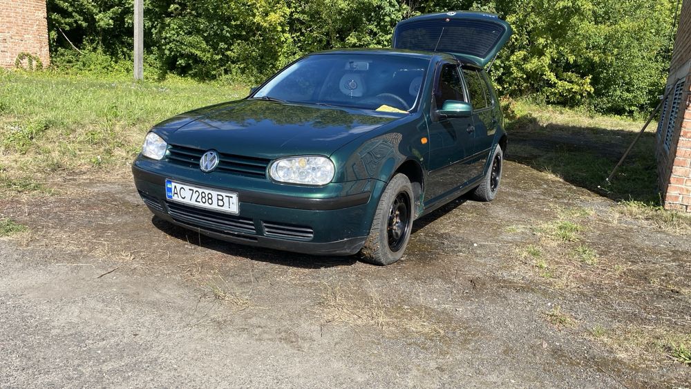Volkswagen Golf 4.  1,4 бензин