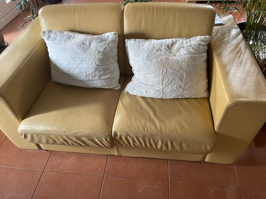 Conjunto de 2 Sofás amarelos em pele