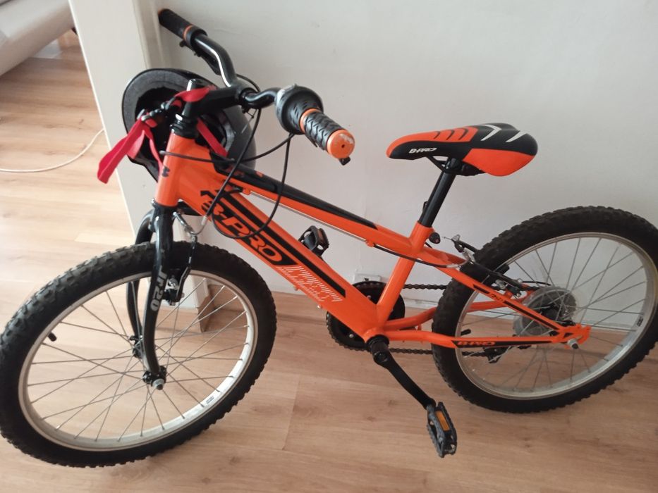 Bicicleta em bom estado de conservação .cor: laranja e preta